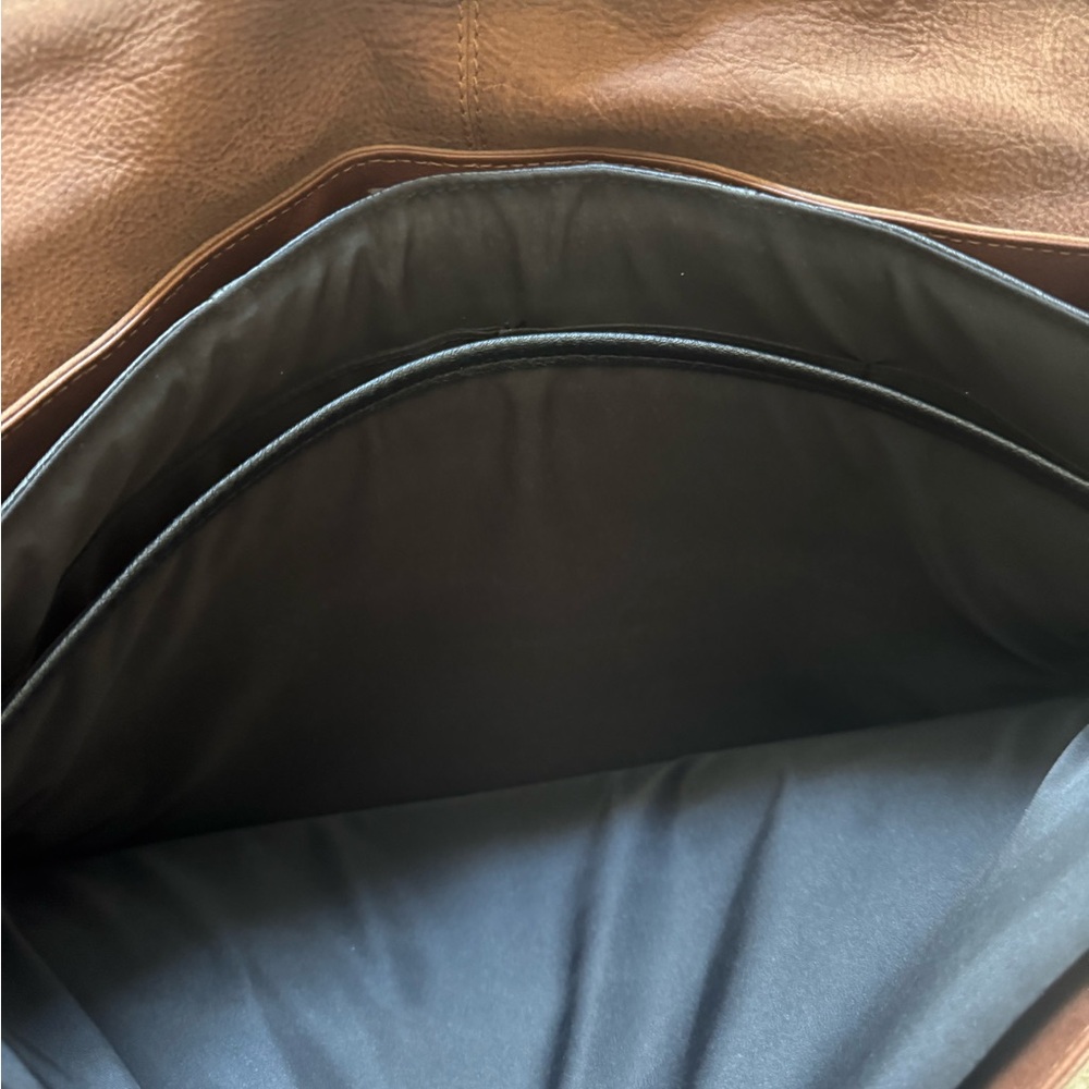 Adrian Klis 2482 Leather Messenger Bag - Picture 10 of 11